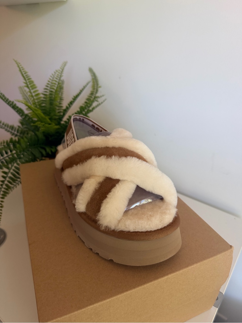 UGG Disco Slide Sandal - Cream & Brown Size 9